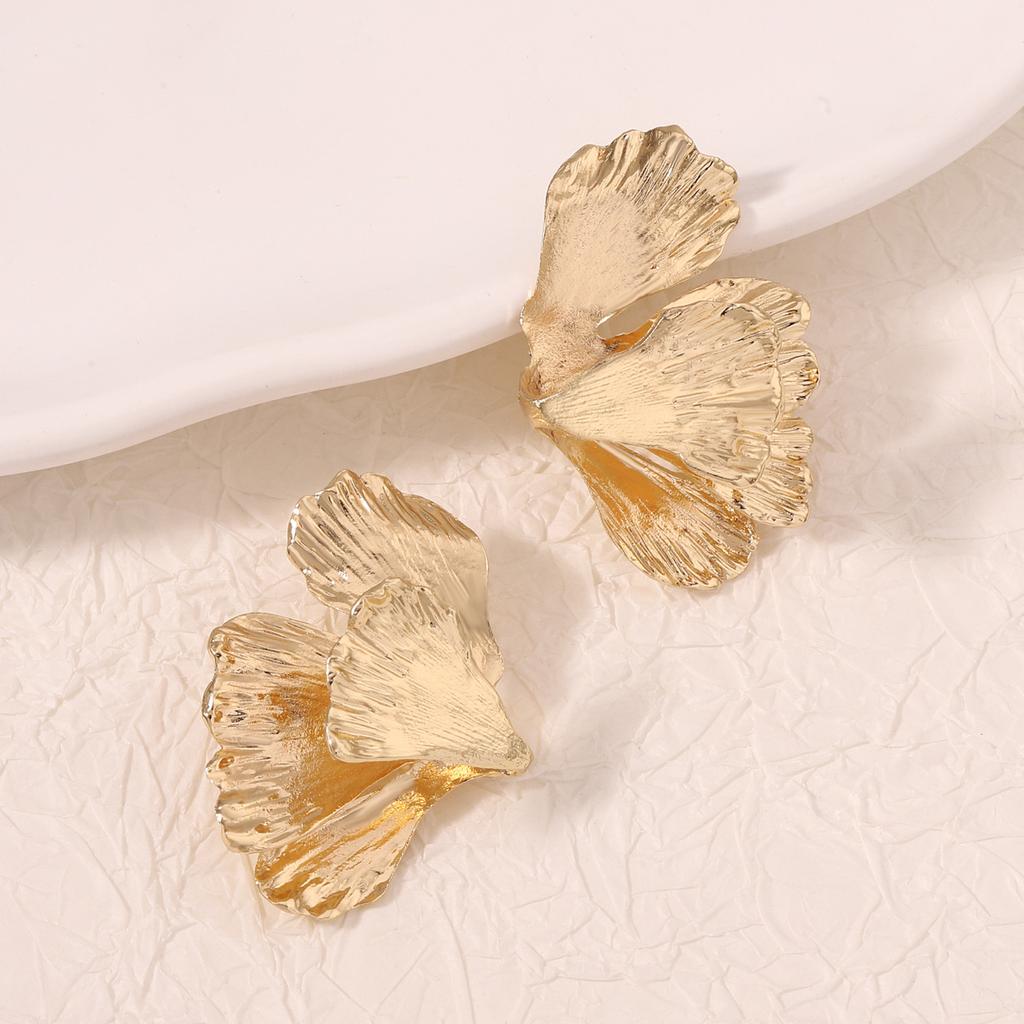 Exaggerated Retro and Individualistic Alloy Flower Earrings, Fashionable, Creative and High-quality Earrings