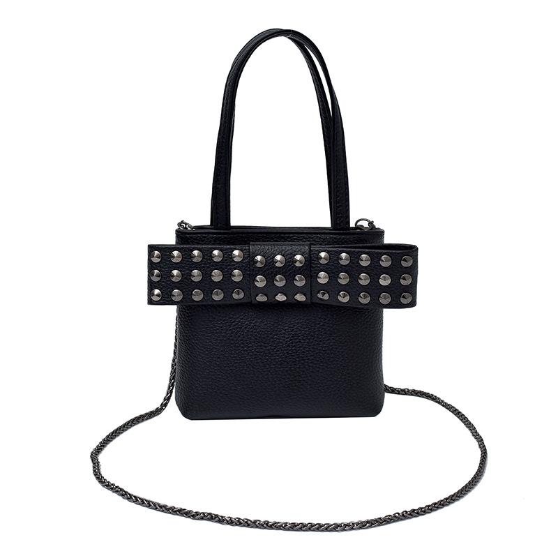 Сумки персонализированная заклепка маленькая сумка 2025 новая европейская и американская панк-стиль женская сумка-мессенджер на цепочке маленькая квадратная сумка