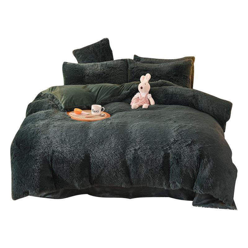 "Mink Velvet Plush Winter Bed Set: Four-Piece Solid Color Quilt Cover"