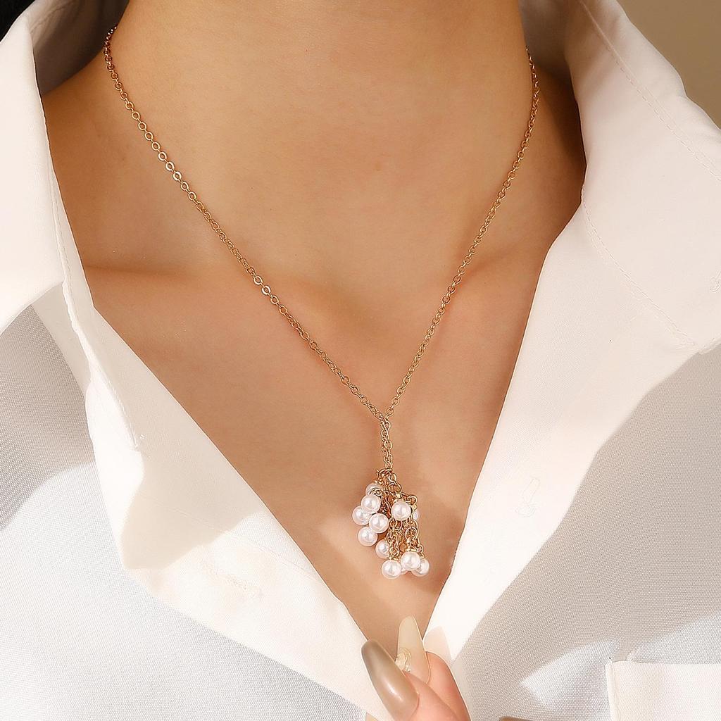 Baroque Court Retro Style Imitation Pearl Tassel Necklace Geometric Flat Snake Bone Necklace Pendant