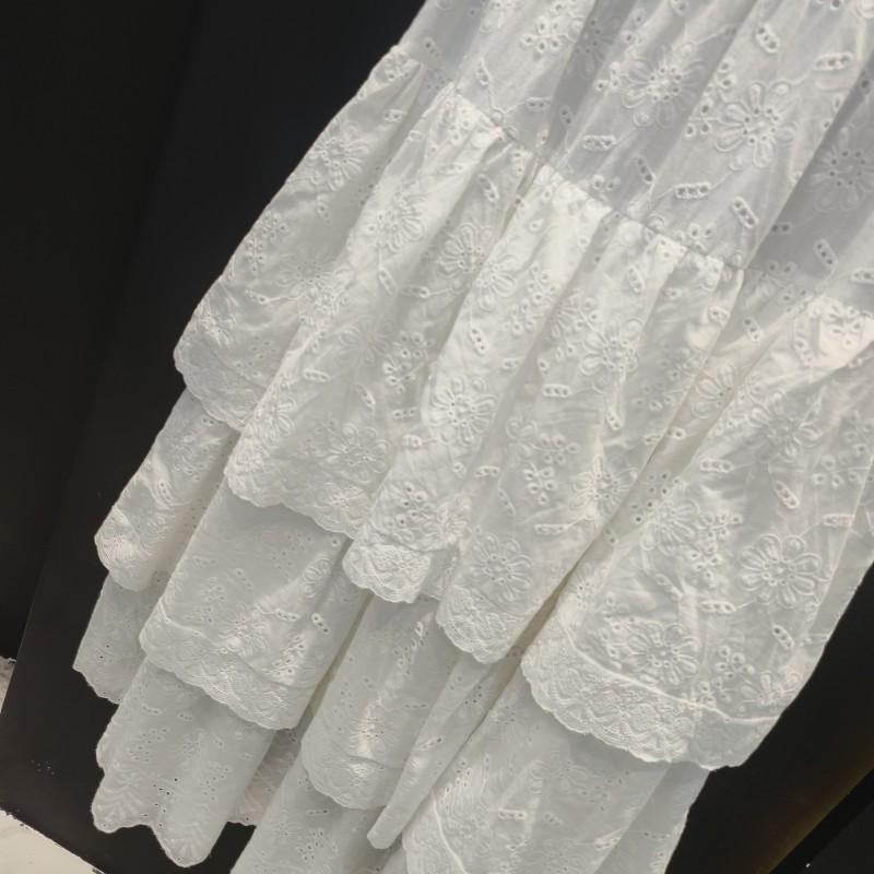 Весна 2024 г. Корейская узкая белая вышитая длинная юбка - французский сладкий стиль с цветочными деталями