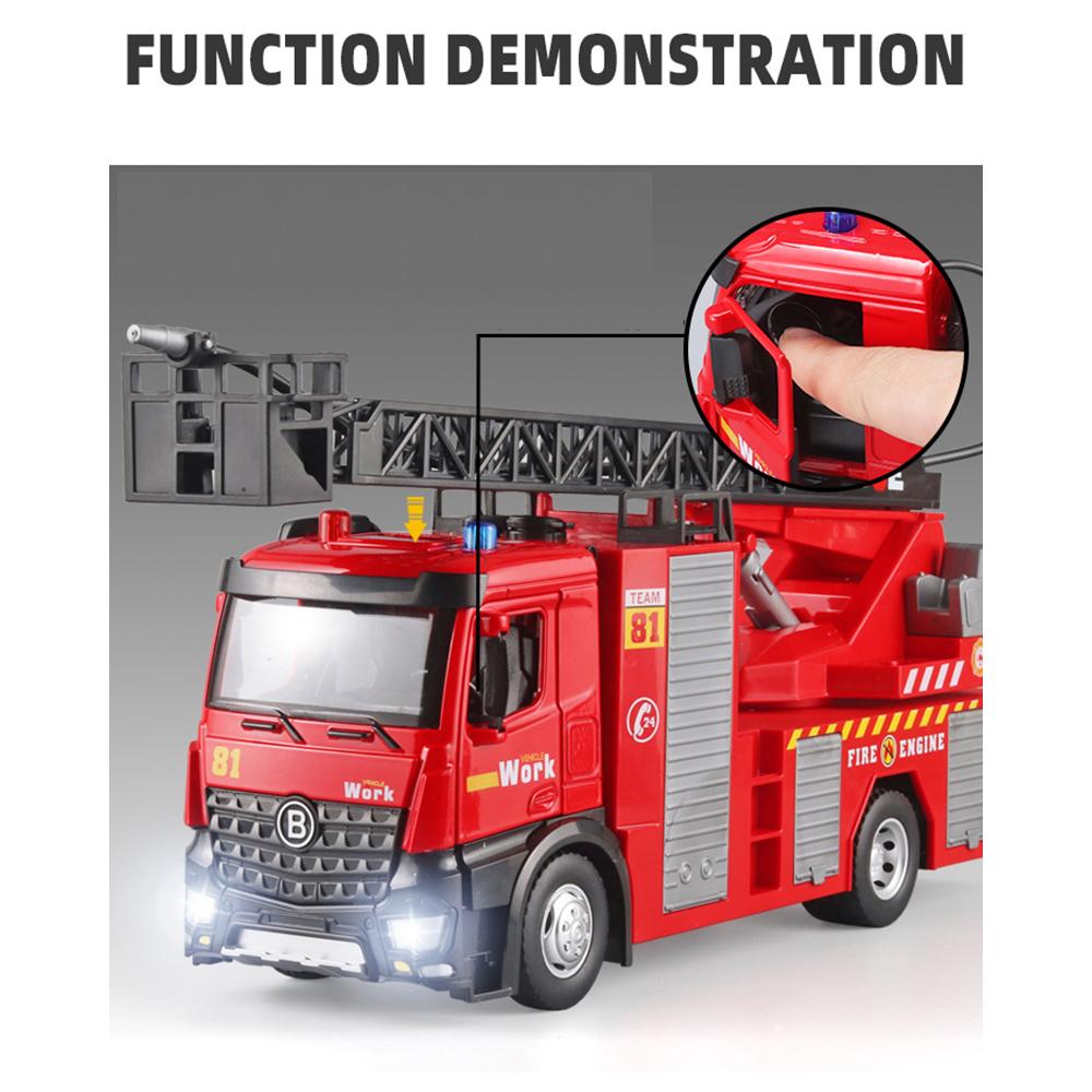 Игрушечная пожарная машина в масштабе 1/24 с металлической кабиной, световой и звуковой сиреной, рабочим водяным насосом и выдвижной вращающейся спасательной лестницей, игрушкой с фрикционным приводом