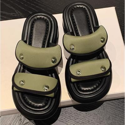 Мода Европа Америка Модная женская обувь 2024 Лето Новые толстые подошвы, увеличивающие рост, на открытом воздухе, противоскользящие повседневные пляжные тапочки