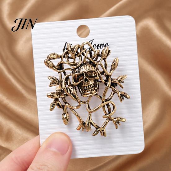 Wear-resistant Brooch Distressed Style Pin, Punk Retro Thorns Skull Design Lapel Pin with Electroplated Rhinestones Inlaid, Vines Surrounding