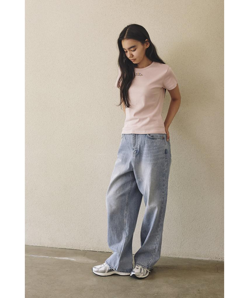 BETWEEN A AND B Mini Flower Embroidery T-Shirt [Pink]
