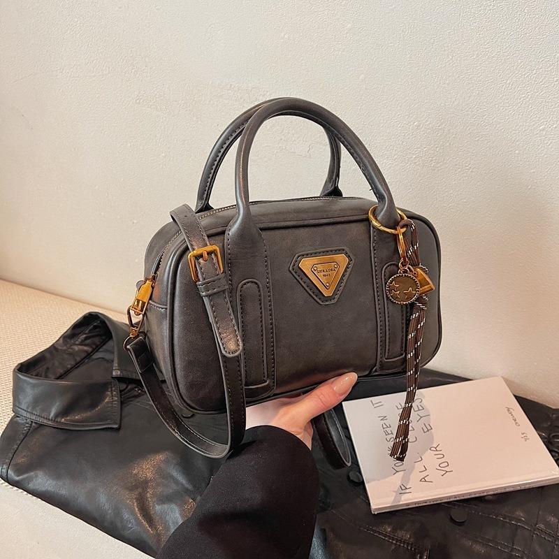 Premium Retro Handbag Women's New Autumn and Winter New Shoulder Messenger Bag Popular Pillow Bag