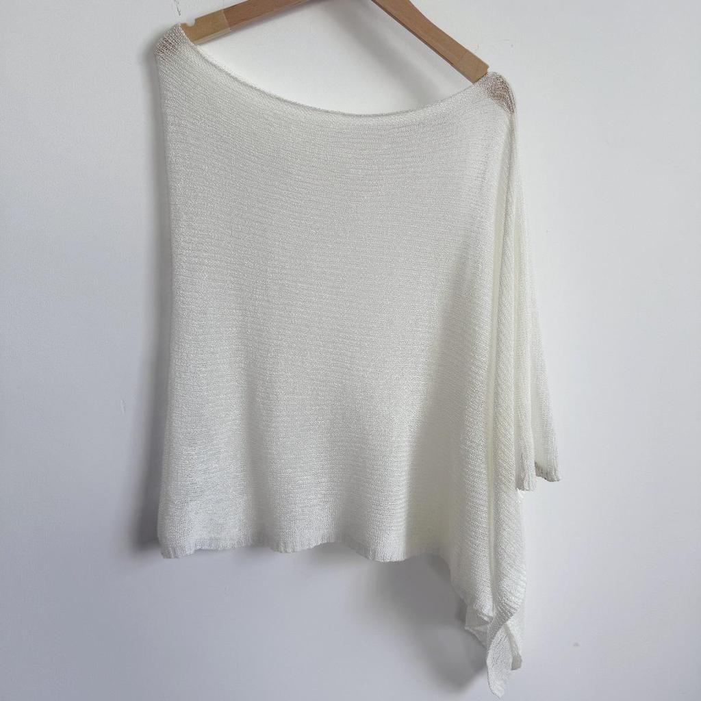 Многофункциональное пончо-шаль из ажурной вязки с майкой