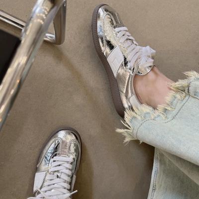 Кожа ниша серебро немецкие тренировочные туфли женские 2025 весна новые ретро круглый носок сращивание повседневная спортивная обувь обувь Форреста Гампа