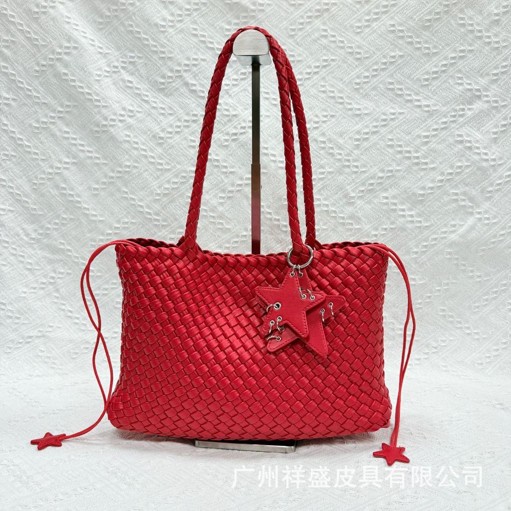 New Niche Design Handmade Champagne Woven Bag Large Capacity Commuter Shoulder Bag Women