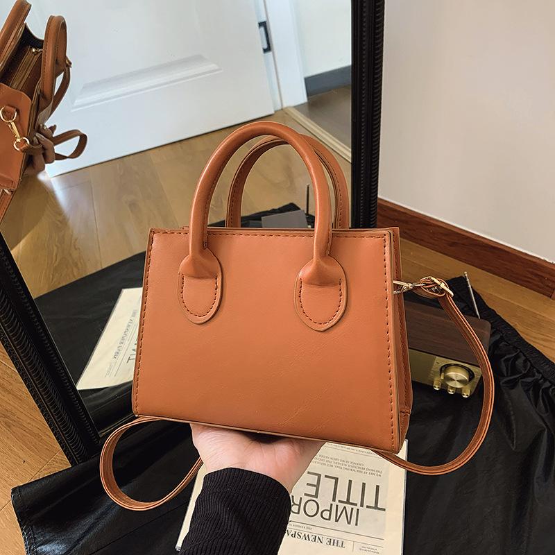 Новая маленькая сумка женская 2025 весна новая модная сумка-мессенджер модная текстурная плечевая сумочка