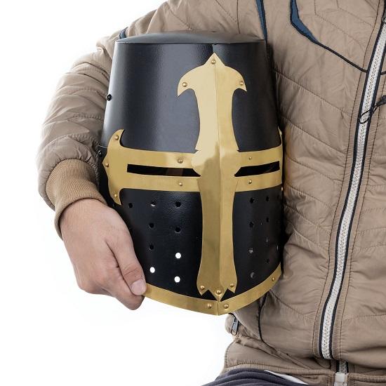 Черный рыцарь, тамплиер, доспехи, шлем, крестоносец, доспехи крестоносца, средневековый шлем, LARP на Хэллоуин