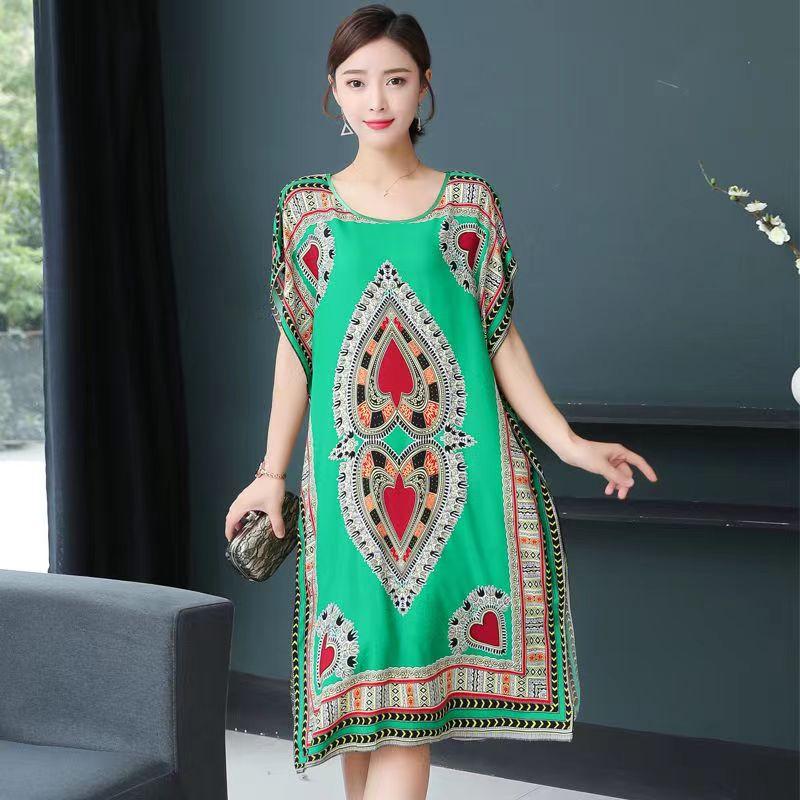 Летнее платье из хлопка и шелка. Прохладное и удобное платье средней длины с принтом. Свободное повседневное женское платье в этническом стиле с короткими рукавами.