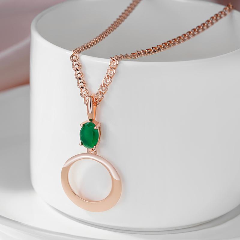 Классическое богемное колье из розового золота с цирконом глубокого зеленого цвета и ажурным круглым кулоном для женщин