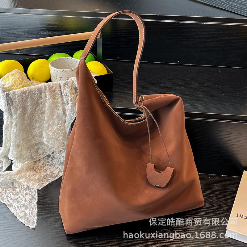 Ретро большая сумка женская 2025 новая трендовая популярная высококлассная модная сумка через плечо большая вместимость сумка-тоут для поездок на работу