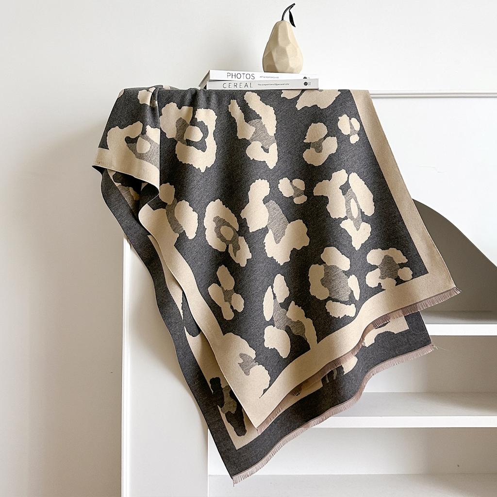 Imitation Cashmere Retro British Tassel Leopard Print Shawl Versatile Thermal Scarf Autumn And Winter Thickened Thermal Scarf