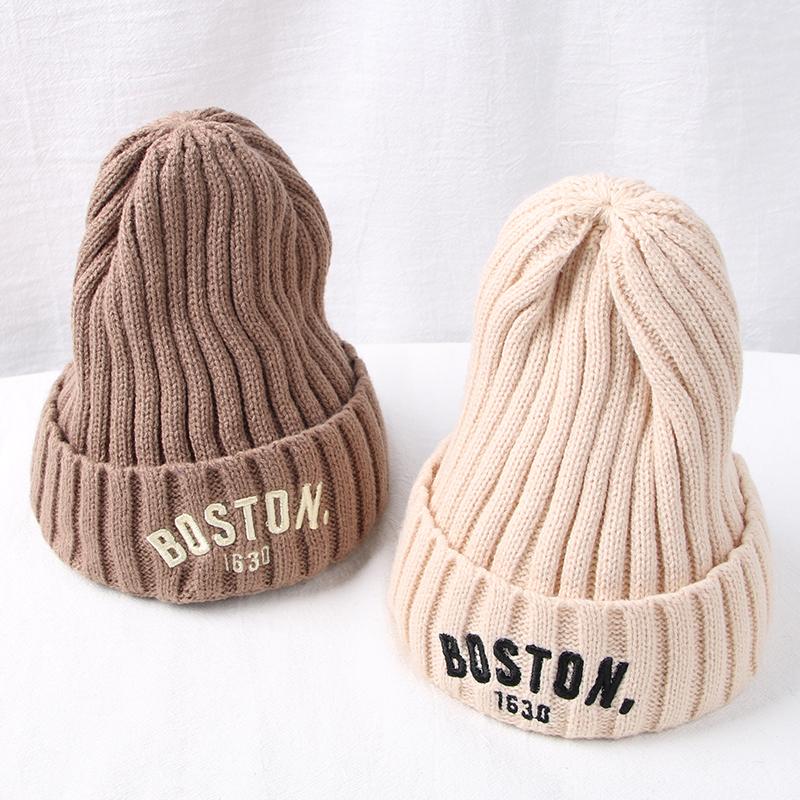 Новая зимняя детская шапка из мягкого хлопка с вышивкой букв для детей 1-6 лет, шапки для мальчиков и девочек, одноцветные теплые вязаные шапочки