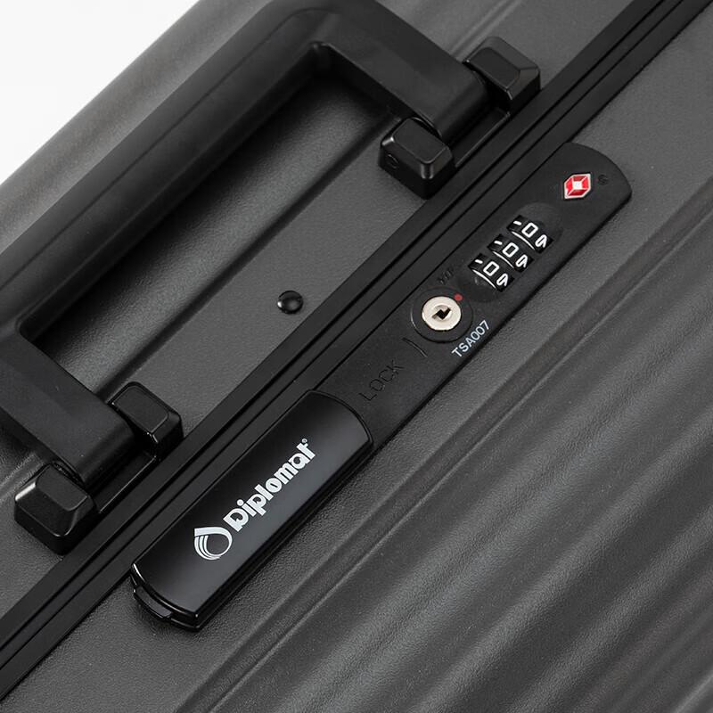 Чемодан Diplomat DS-13100 PC с жестким корпусом