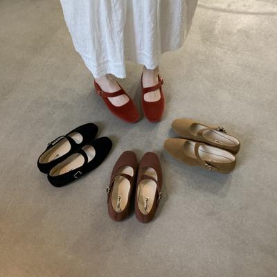 Французские ретро красные туфли Мэри Джейн женские 2025 новая осень темперамент квадратный носок балетки на плоской подошве с мелким вырезом одинарные туфли