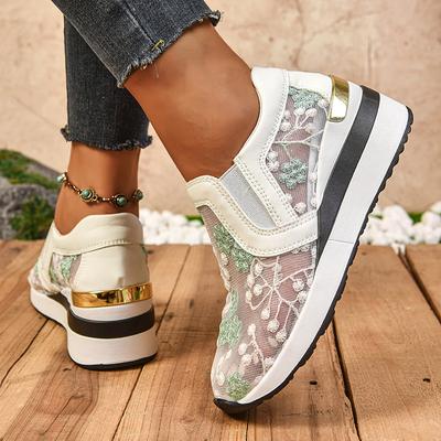 Модные вышитые туфли-клинья для женщин, летние сетчатые дышащие кроссовки на платформе, женские легкие повседневные спортивные туфли слипоны