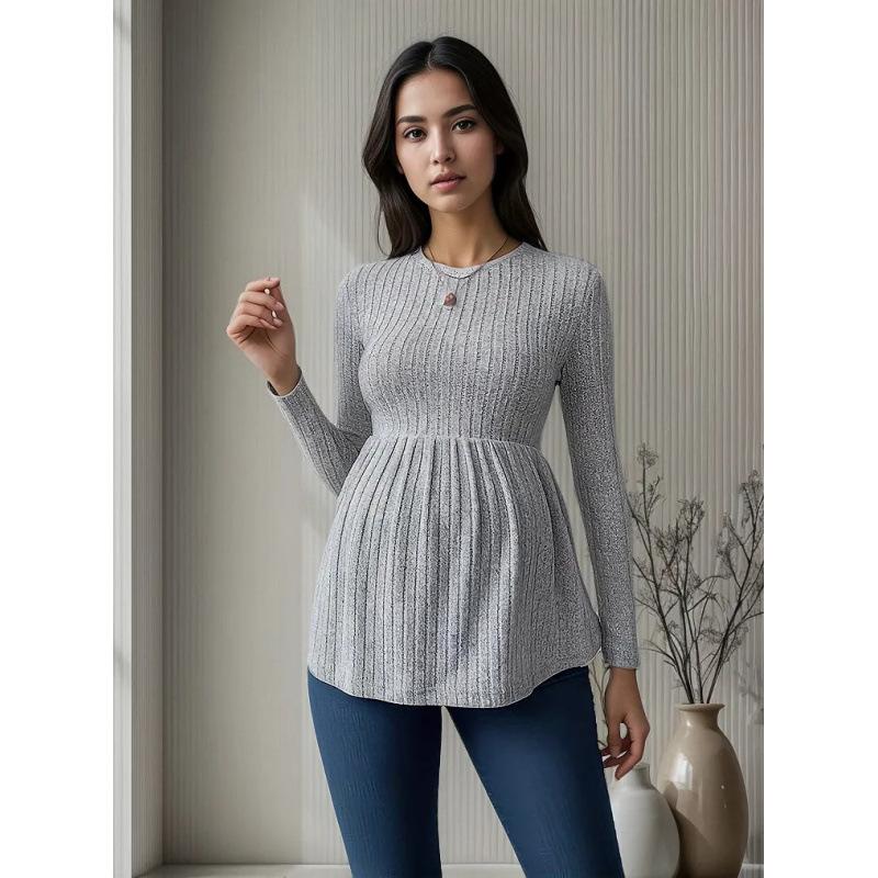 Трикотажный топ для беременных с вертикальными полосками и складками на талии для удобной посадки