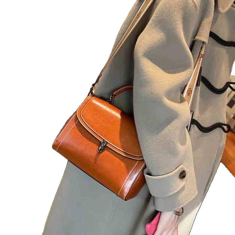 Это простая, высококлассная, модная и универсальная сумка через плечо для женщин