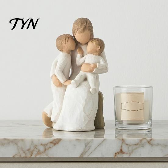 Resin Sculpture Home Decor Mother Holding Baby Figurine, Family Love Statue for Bedroom Desk, Decorative Crafts Shelves Heartwarming Ornament,