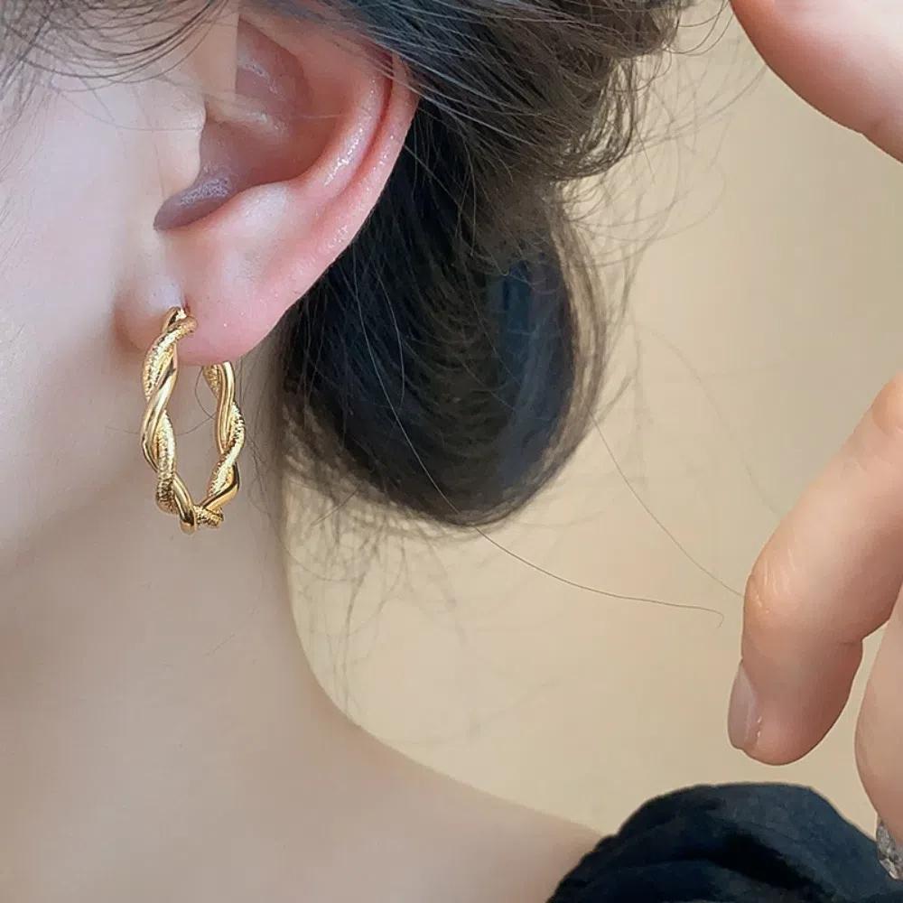 Темпераментные женские металлические серьги, витые геометрические серьги-пусеты в форме круга, для свадебной вечеринки