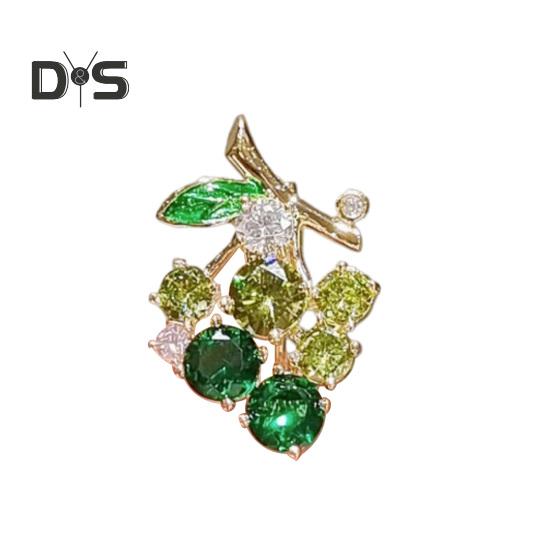 Women Brooch Floral Decor Stainless Hollow Exquisite Vintage Anti-slip Wear-resistant Coat Collar Hat Scarf Decoration Clothes Pin Garment Jewelry