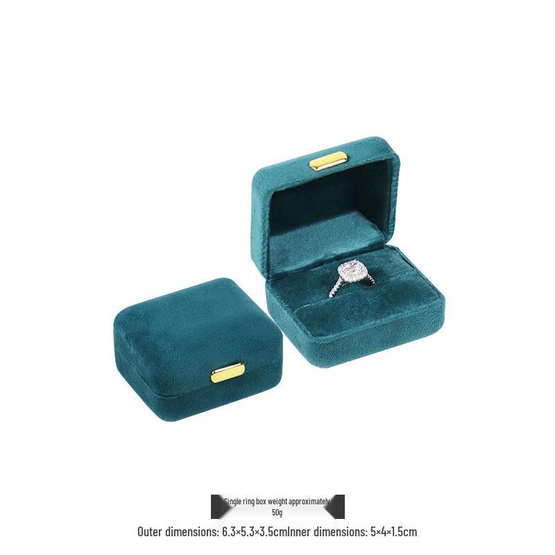 Бархатная шкатулка для украшений с золотой пряжкой и закругленными углами для колец, ожерелий и браслетов