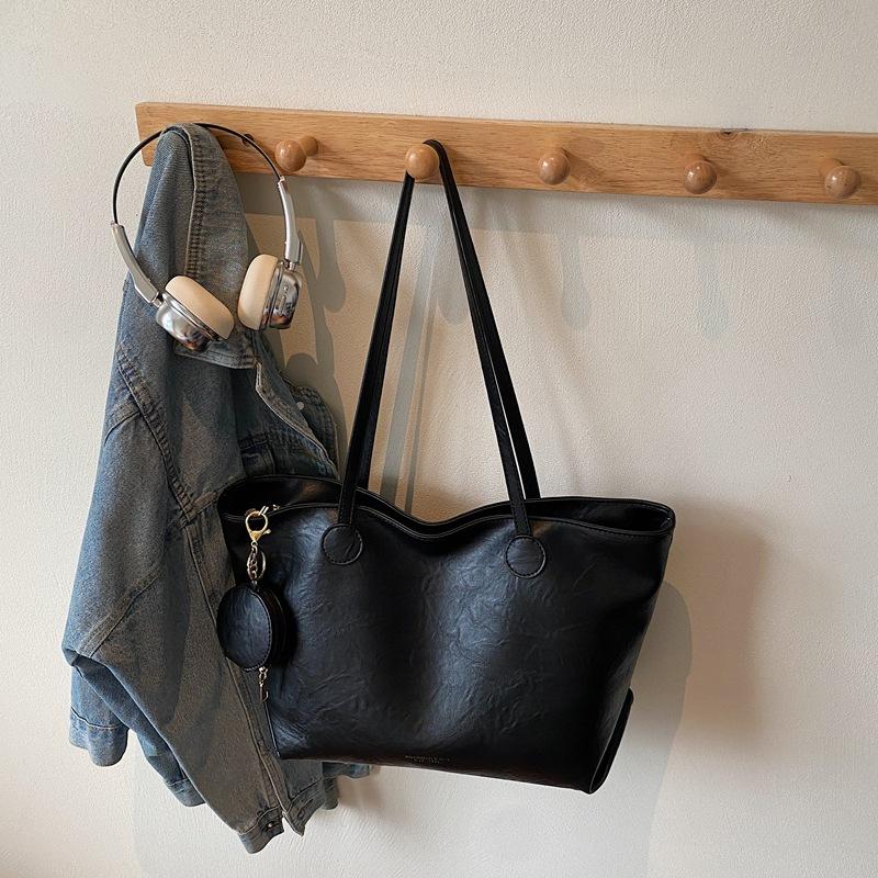 Сумка большой вместимости женская осенне-зимняя новая универсальная на плечо ретро сумка текстурная сумка-тоут для通勤
