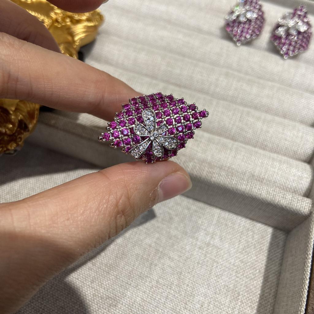 Модное популярное кольцо с ромбом из красного корунда и бриллиантами, розовыми красными бриллиантами, маленькими цветочными серьгами-гвоздиками, медное покрытие 18 карат, открытое кольцо