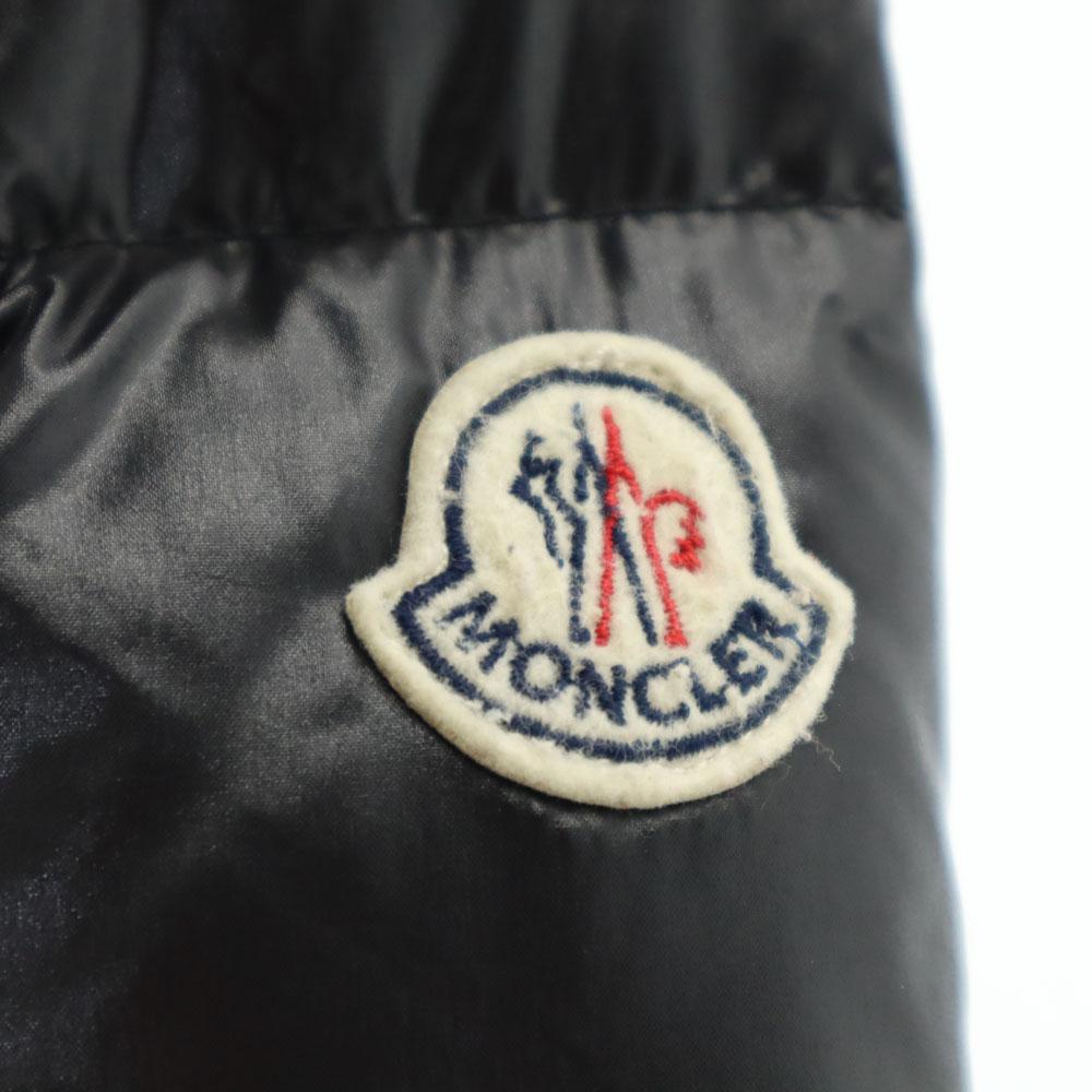 Moncler Пуховик с длинным рукавом Серия Black Женский Б/у