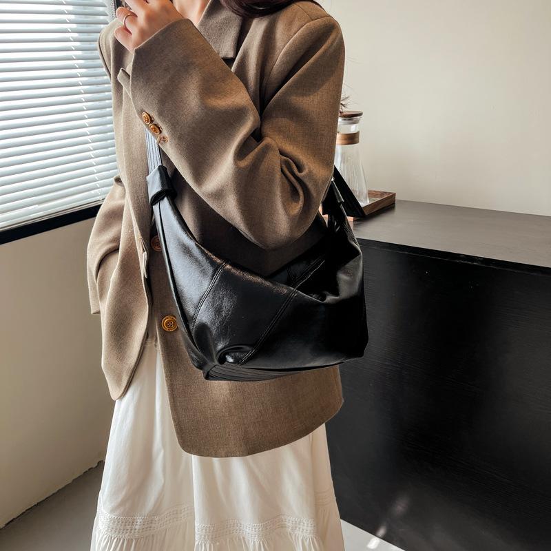 Retro Croissant Bag, Premium Texture Women'S Dumpling Bag, Large Capacity, Shoulder Crossbody Armpit Bag.