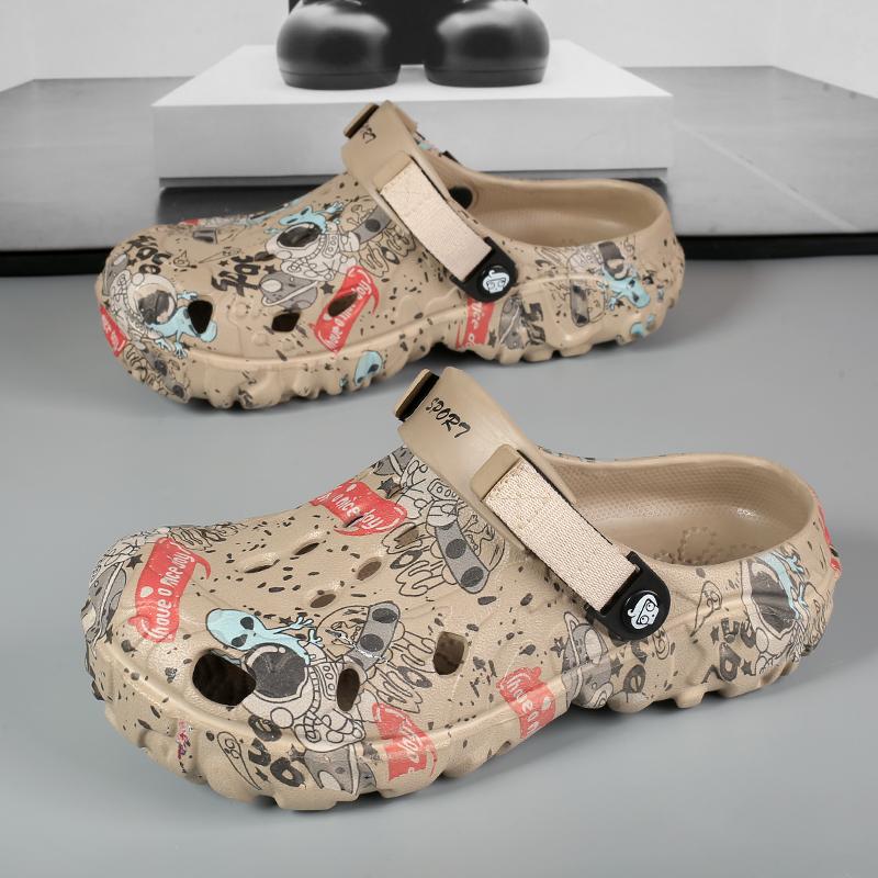 Fashion Men Summer Clogs Slippers Light Soft EVA Men's Hole Shoes Outdoor Sandals Home Garden Shoes Male Beach Water Shoes Size 40-47