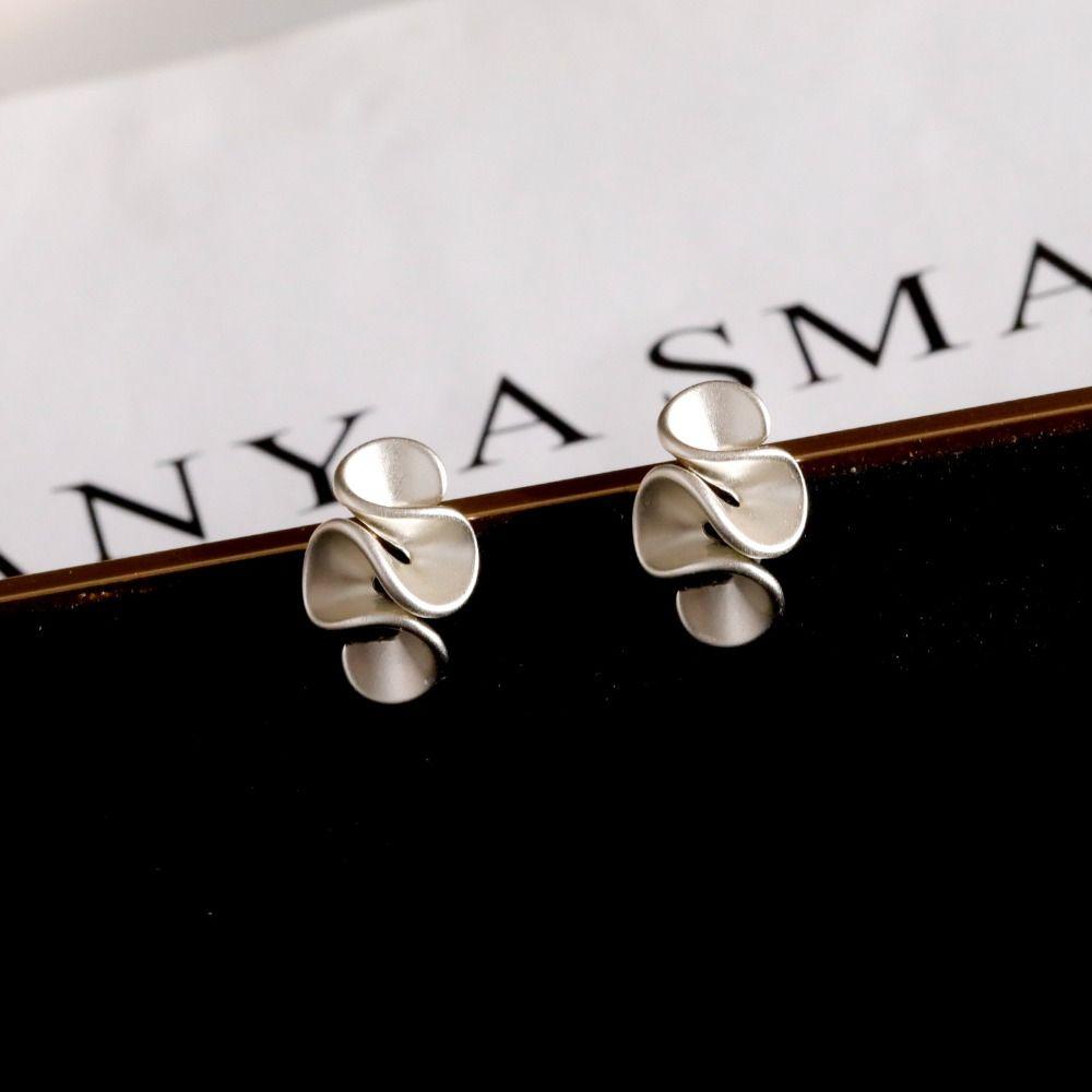 Серьги-гвоздики из стерлингового серебра 925 пробы, плиссированные, форма кремового цветка, геометрические ушные аксессуары, подарок для женщины