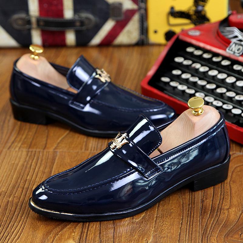 Модные блестящие туфли для мужчин, глянцевые повседневные лакированные кожаные мокасины для мужчин, модные красные туфли без застежек, мужские мокасины