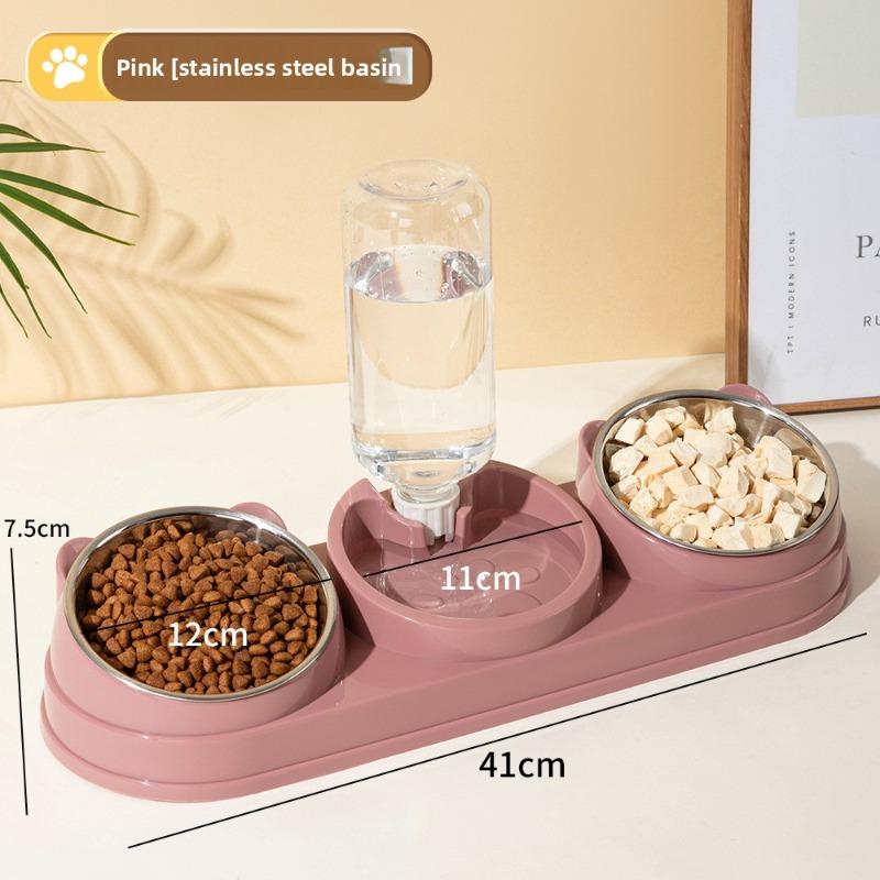 Двойная миска для кошек с наклонным краем оснащена автоматической поилкой и кормушкой для предотвращения ее опрокидывания.