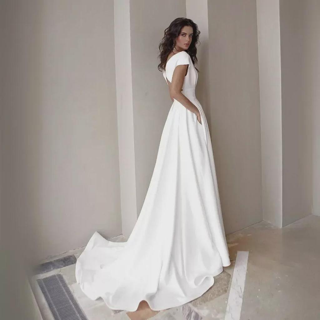 Элегантное вечернее платье с юбкой-карандашом в красном, черном и белом цветах