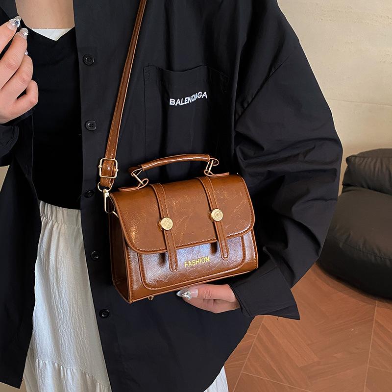 Premium Sense Retro Handbag Bag Women's Winter 2025 Popular Versatile Commuter Shoulder Bag Crossbody Small Square Bag