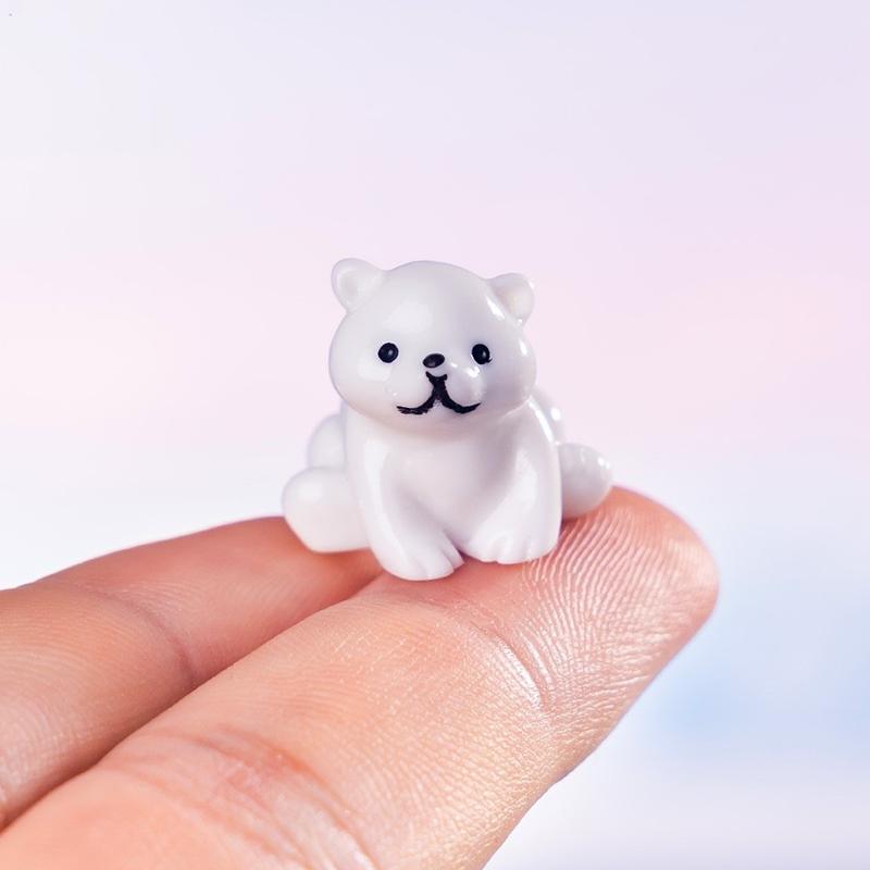 Mini Resin Polar Bear Ornaments 4pcs for Wholesome Creative Art and Decoration Projects