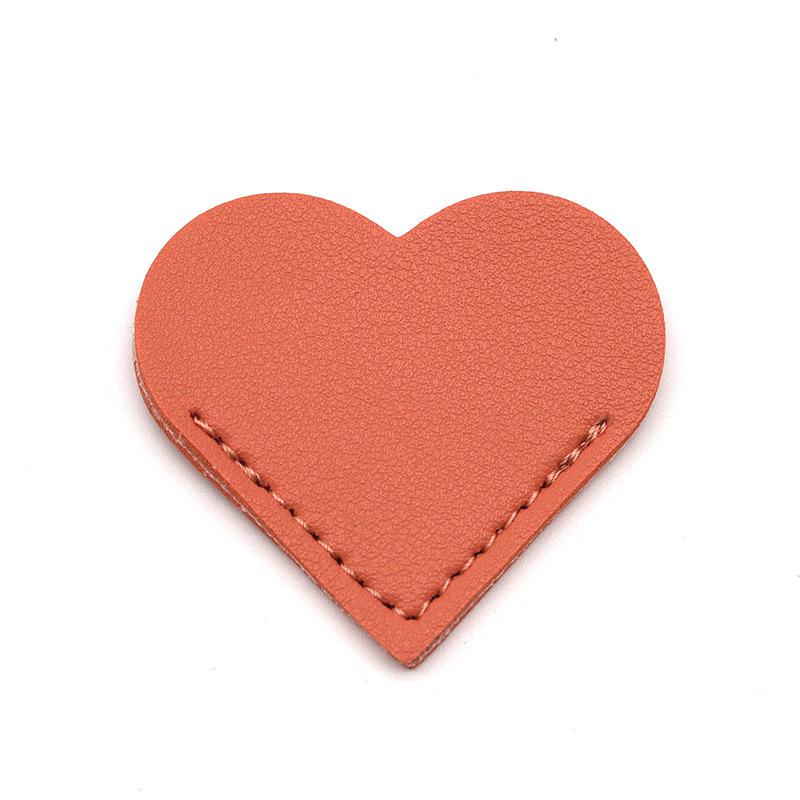 Держатель для книг из искусственной кожи в стиле «сердце любви» — изысканный портативный подарок для студенческой библиотеки. Креативная закладка в форме сердца с мультяшным персонажем.