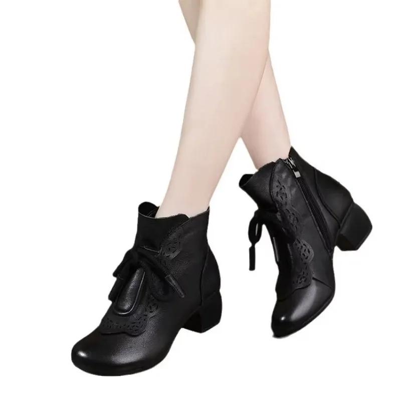 Fashion Hot Selling 2025 Hot Sell Vintage Autumn Winter Short Boot Low Heel Comfortable Round Toe Boot Rubber Soft Sole Shoes Flat Brown