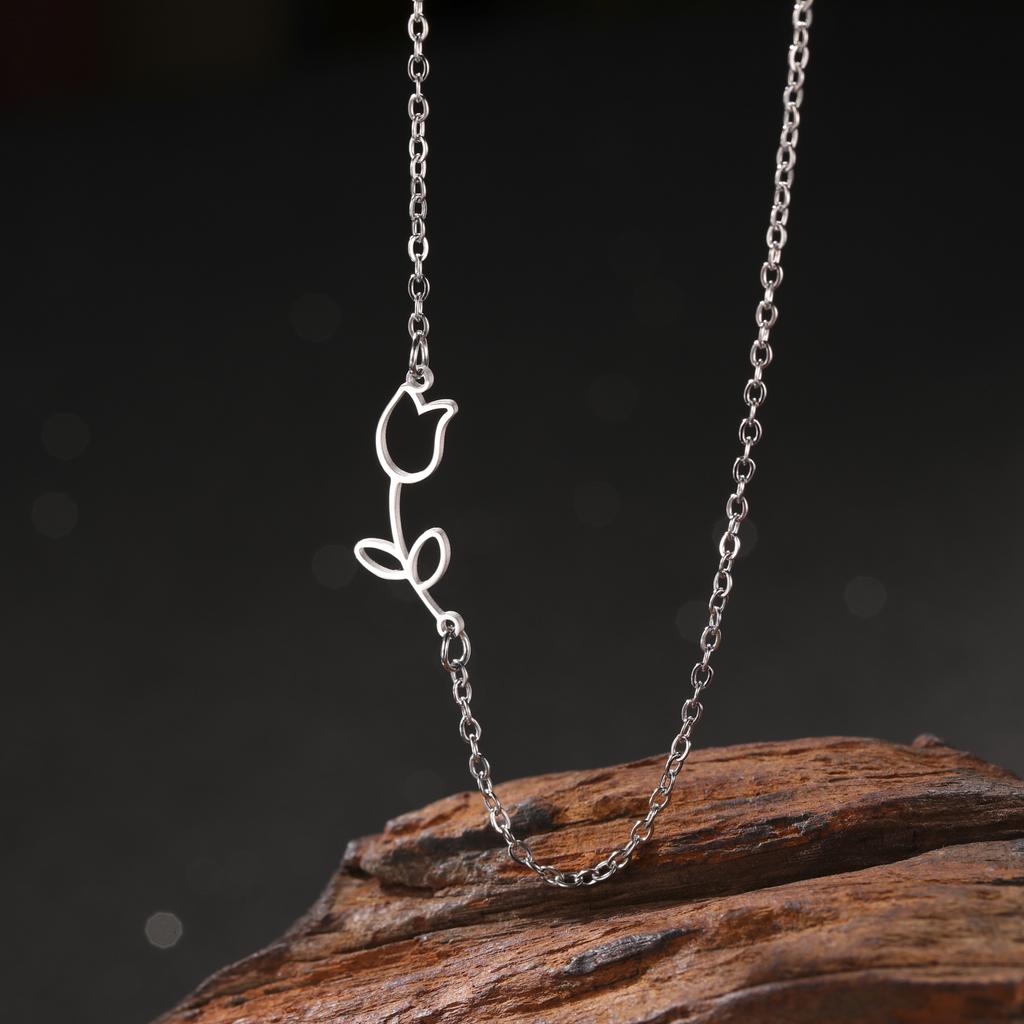 Hollow Flower Heart Pendant Stainless Steel Necklace For Men And Women Fashionable Sweet Romantic Valentine's Day Gift Jewelry