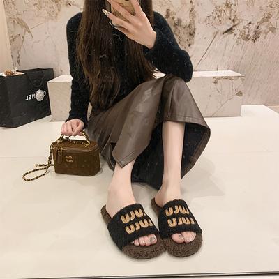 Премиальный взрыв чувств толстоподошвенные пушистые тапочки женские 2025 новые универсальные маленький ароматный стиль буква однословные шлепанцы иностранный стиль удобные