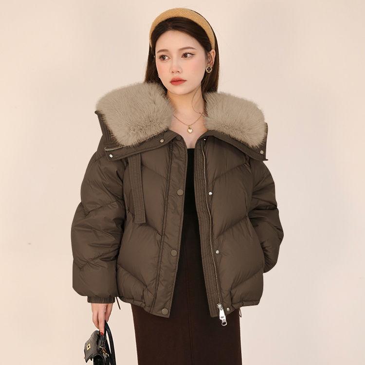 Женская теплая куртка с хлопковой набивкой и меховым воротником цвета хаки/черная - Маленькое зимнее пальто