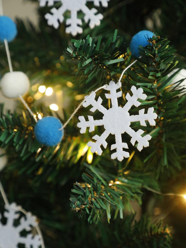 Christmas Snowflake Pom Pom Garland, Blue & White Felt Ball String, Festive Hanging Decor for Xmas Tree, Wall, Fireplace & Party