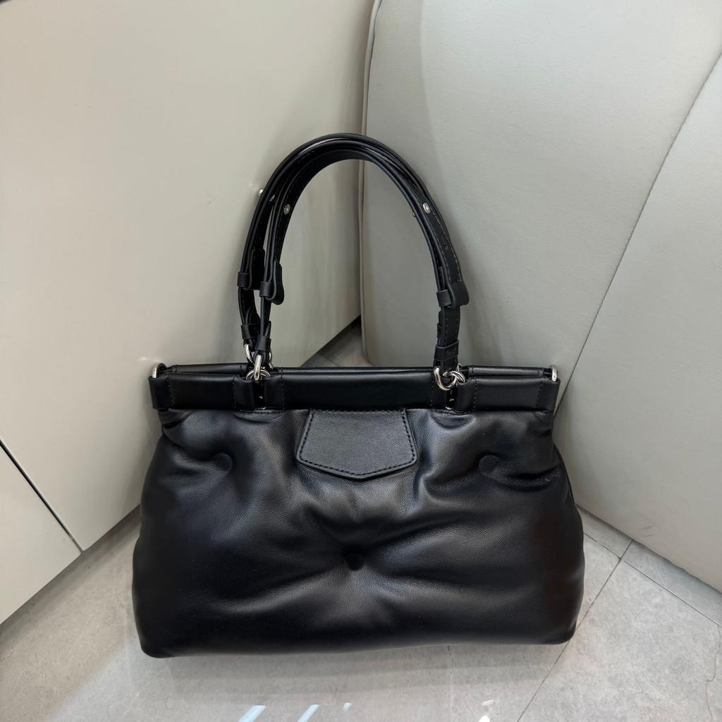 2026 Внешняя торговля Меховая сумка-подушка для подушек Большая вместимость Модная Универсальная Мягкая Облачная сумка Сумка-тоут Портативная Сумка для ужина Женская