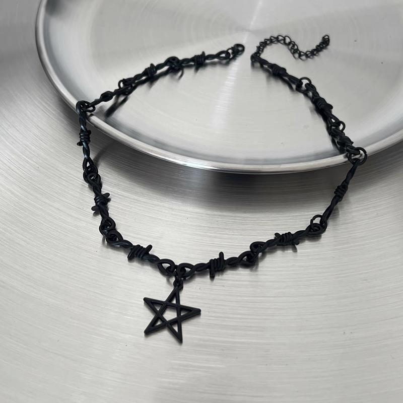 Gothic Punk Black Metal Thorn Necklace For Men And Women Hip-hop Fashion Star Pendant Dark Style Jewelry Gift