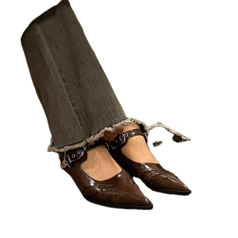 Остроносые одинарные туфли женские весенние ретро однословные пряжки с легким ртом на низком каблуке маленькие кожаные туфли нишевая редкая обувь