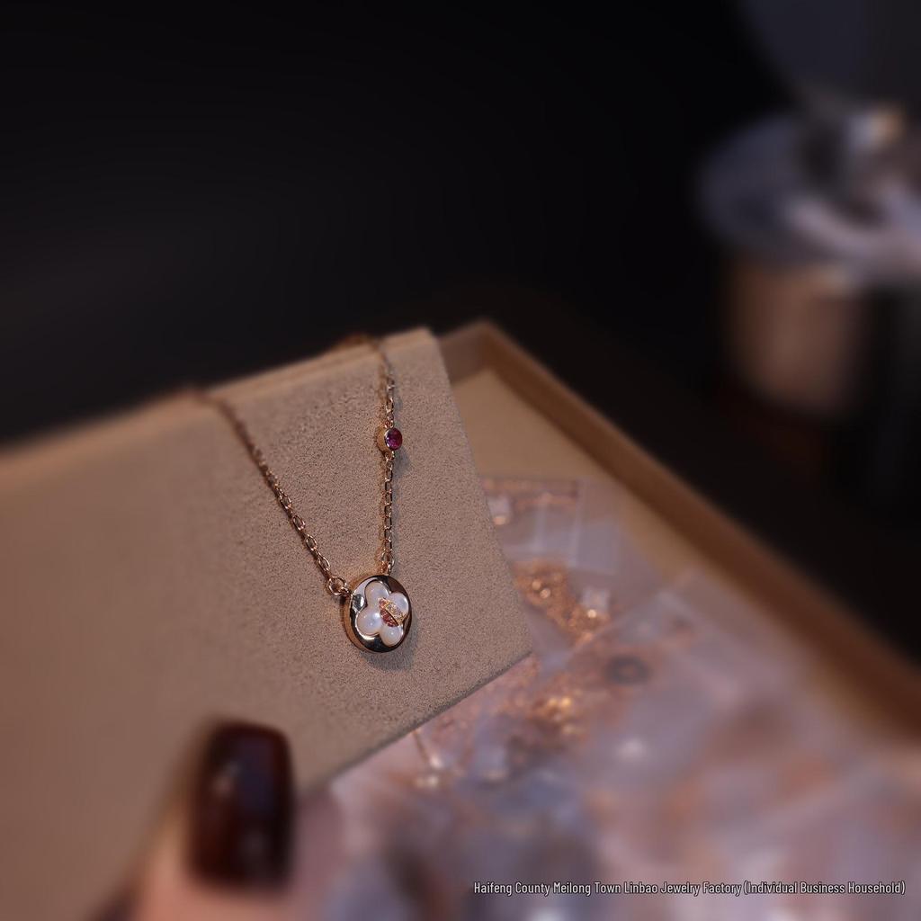 Элегантное колье с четырехлистным клевером и осликом из розового золота для женщин